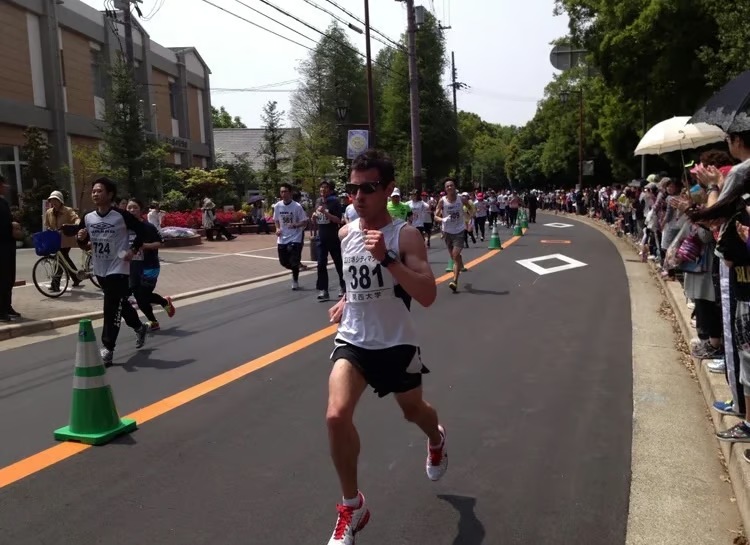 A runner racing at the Sakai City 10K in Osaka